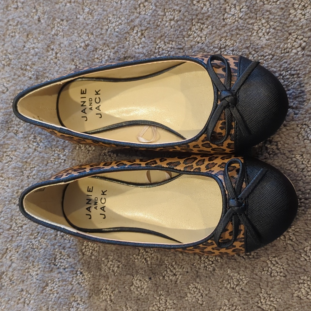 NWOT!  Janie and Jack toddler girl animal print shoes. Size 10
